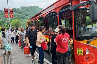 努涅斯本场数据：5次越位，1次造点，1次错失良机，评分7.0